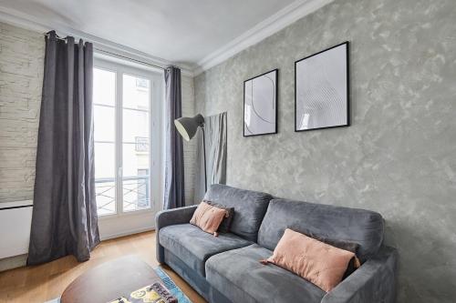 Apartment Center of Paris by Studio prestige