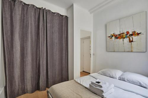 Apartment Center of Paris by Studio prestige