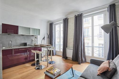 Apartment Center of Paris by Studio prestige