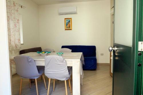 a dining room with a table and chairs at Well in House Casa Vacanze in Cetara