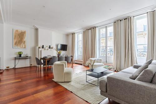 Apartment Louvre by Studio prestige