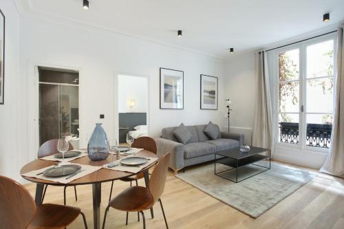 Apartment Palais Royal by Studio prestige