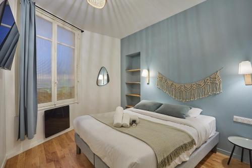 Apartment Center of Paris by Studio prestige