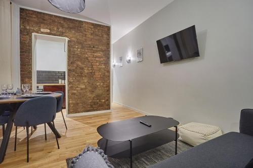 Apartment Center of Paris by Studio prestige