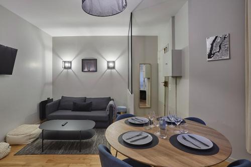 Apartment Center of Paris by Studio prestige