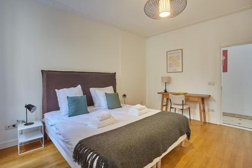 Apartment Center of Paris Montmartre by Studio prestige