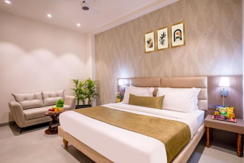 Postel nebo postele na pokoji v ubytování Miran Hotel & Suites - Mathura Road Faridabad