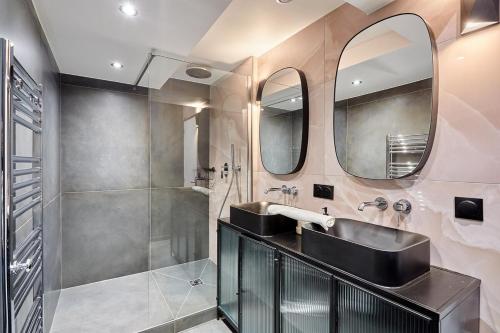 Apartment Père Lachaise by Studio prestige