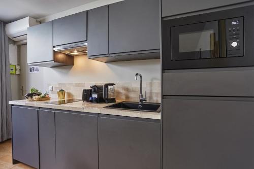 Apartment Center of Paris by Studio prestige