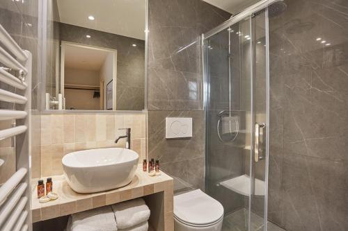 Apartment Center of Paris by Studio prestige