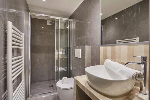 Apartment Center of Paris by Studio prestige