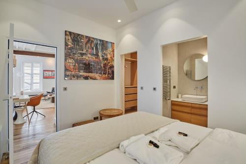 Amazing 2 bedrooms Apartment Paris Center by Studio Prestige