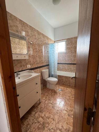 a bathroom with a toilet and a sink at Finca Rosa in Güimar