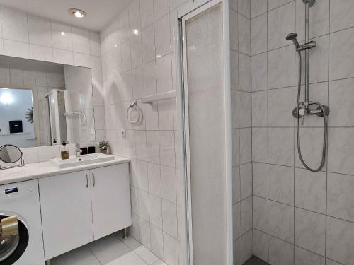 Et badeværelse på Quiet and close to the beach A107