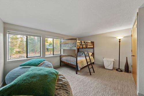 Χώρος καθιστικού στο Great Kitchen, AC, SHARC Access, Hot Tub, Bring Pet!