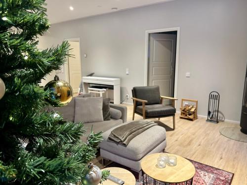 Χώρος καθιστικού στο Villa Kataja with winter forest landscape and wi-fi