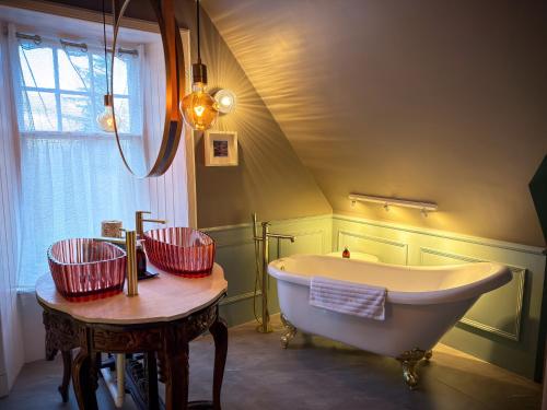 Ένα μπάνιο στο Glencruitten House