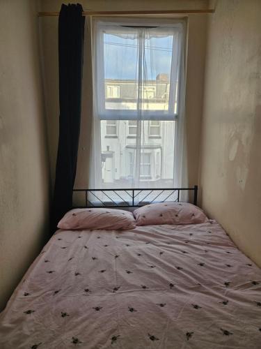 Imagine din galeria proprietății 4 Bed House with parking în Liverpool