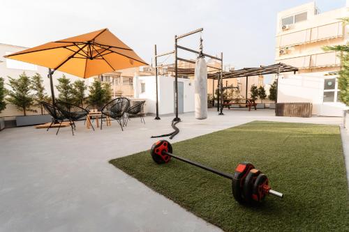 1400ft Central Rooftop Gym King Bed WFH