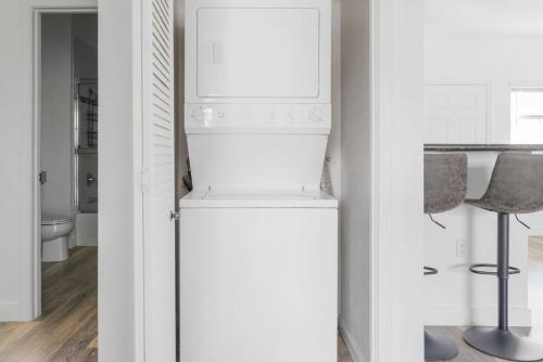 Φωτογραφία από το άλμπουμ του Blueground Santa Clara pool nr Central Park SFO-2088 σε Lawrence