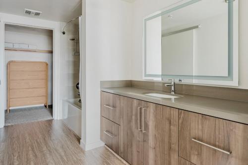 Imagine din galeria proprietății Blueground Milpitas pool nr Great Mall SFO-2072 în Milpitas