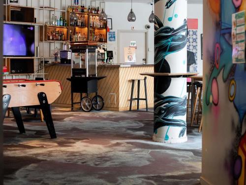 TV a/nebo společenská místnost v ubytování ibis Styles Paris Bercy