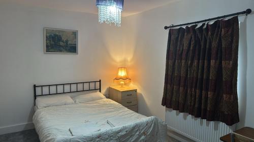 Ένα ή περισσότερα κρεβάτια σε δωμάτιο στο GloxHome House