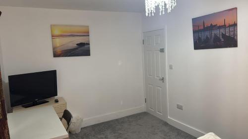 Μια τηλεόραση ή/και κέντρο ψυχαγωγίας στο GloxHome House