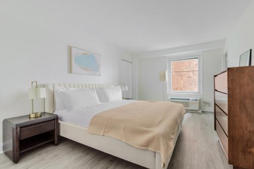 En eller flere senge i et værelse på Blueground Kips Bay pool nr East River NYC-2169