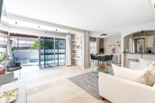 La Caleta Luxury Seaside Villa with 3 Bedrooms and Private Pool