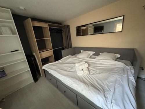 Ένα ή περισσότερα κρεβάτια σε δωμάτιο στο Studio centre ville