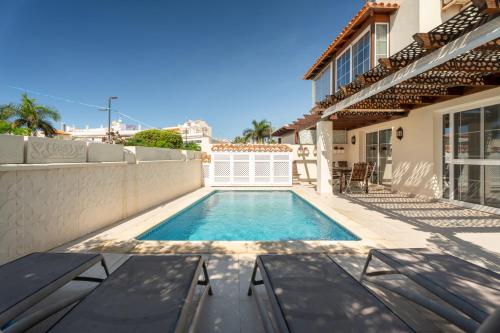 La Caleta Luxury Seaside Villa with 3 Bedrooms and Private Pool