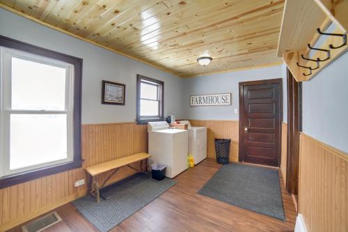 een lege wachtkamer met een bureau en een deur bij Secluded and Peaceful Upper Peninsula Getaway! in Chatham