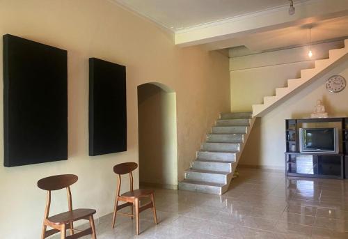 Μια τηλεόραση ή/και κέντρο ψυχαγωγίας στο DropHaus