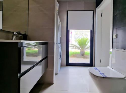 Ένα μπάνιο στο Villa Lynx With Heated Pool V108