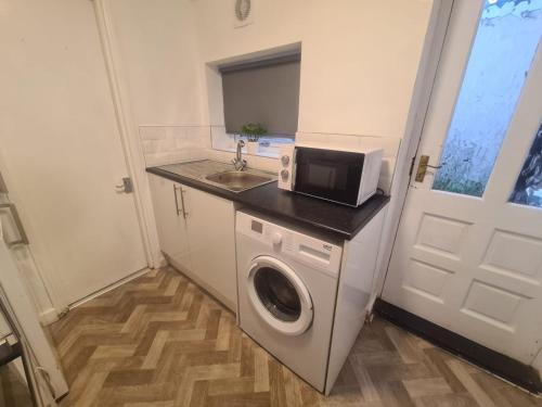 Køkken eller tekøkken på Sunderland 5 Bedroom House