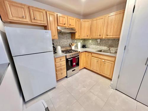 Fotografie z fotogalerie ubytování 017-Cozy 2BR Prime Location Walk to Transit v destinaci Hoboken