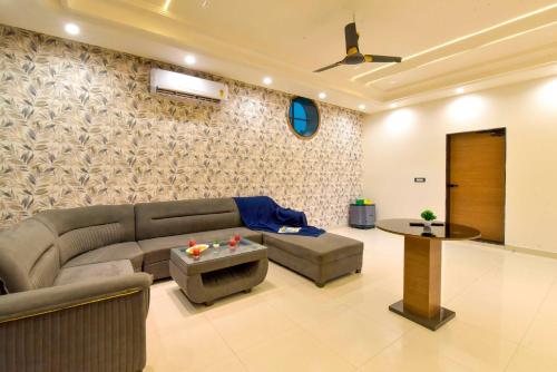 Χώρος καθιστικού στο The Hill's Stay | 3BHK Villa | Dancenter