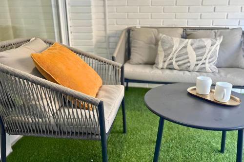 Spacious 3 bedroom renovated property 500 m from the beaches