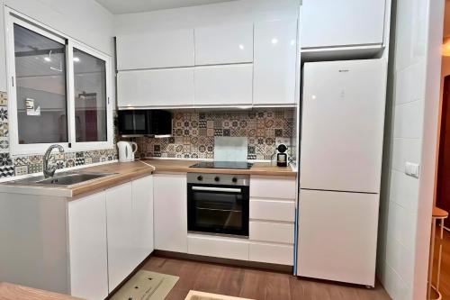 Spacious 3 bedroom renovated property 500 m from the beaches