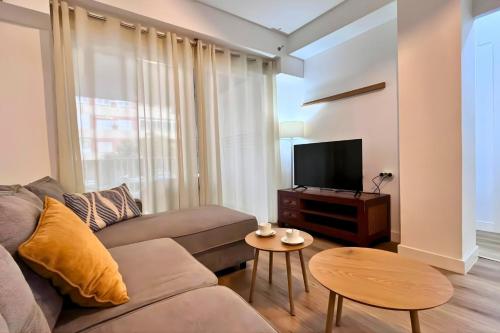 Spacious 3 bedroom renovated property 500 m from the beaches