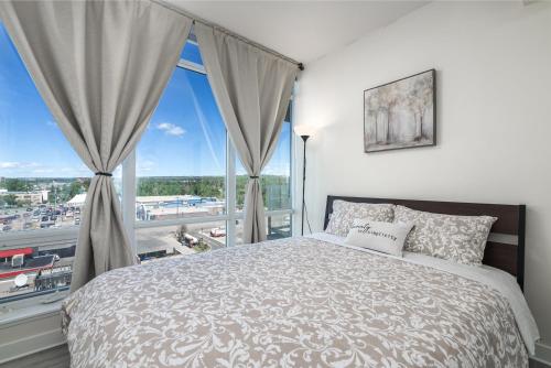 Кровать или кровати в номере Calgary cozy pet & family friendly condo by Transit, free Parking & Gym
