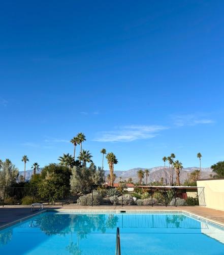 Πισίνα στο ή κοντά στο Retro Retreat