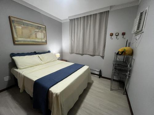 En eller flere senge i et værelse på ESathler ar garagem pertinho da praia