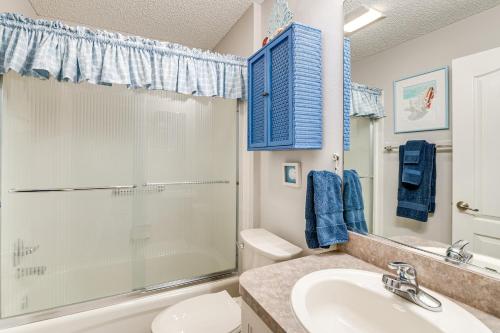 Ένα μπάνιο στο Golf, Shop and Unwind Home with Patio in The Villages