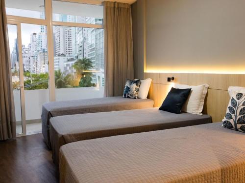 Ένα ή περισσότερα κρεβάτια σε δωμάτιο στο Marambaia Hotel e Convenções