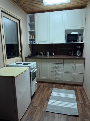 Η κουζίνα ή μικρή κουζίνα στο Neat studio apartment with private entrance