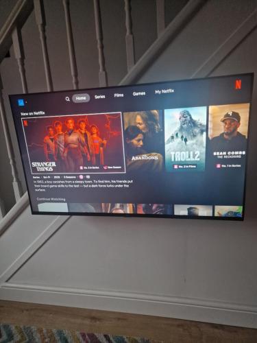 TV a/nebo společenská místnost v ubytování The Se18 Stylish Family House