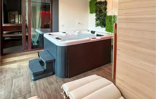 a bathroom with a jacuzzi tub in a room at Gorgeous Home In Slavonski Brod With Sauna in Podvinje