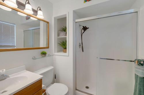 Ένα μπάνιο στο Welcome To Cisco Pool Fire Pit Minutes To Bridge